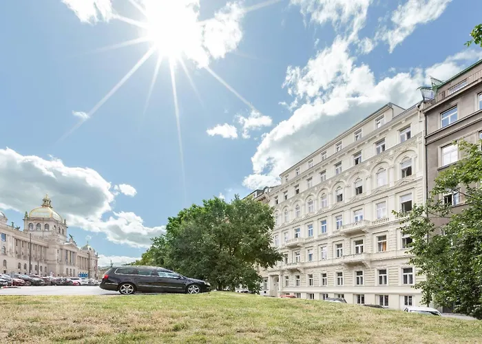 New 50m Charles Square * Prag