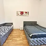 Διαμέρισμα New 50m Charles Square
