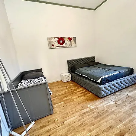 New 50m Charles Square Apartamento
